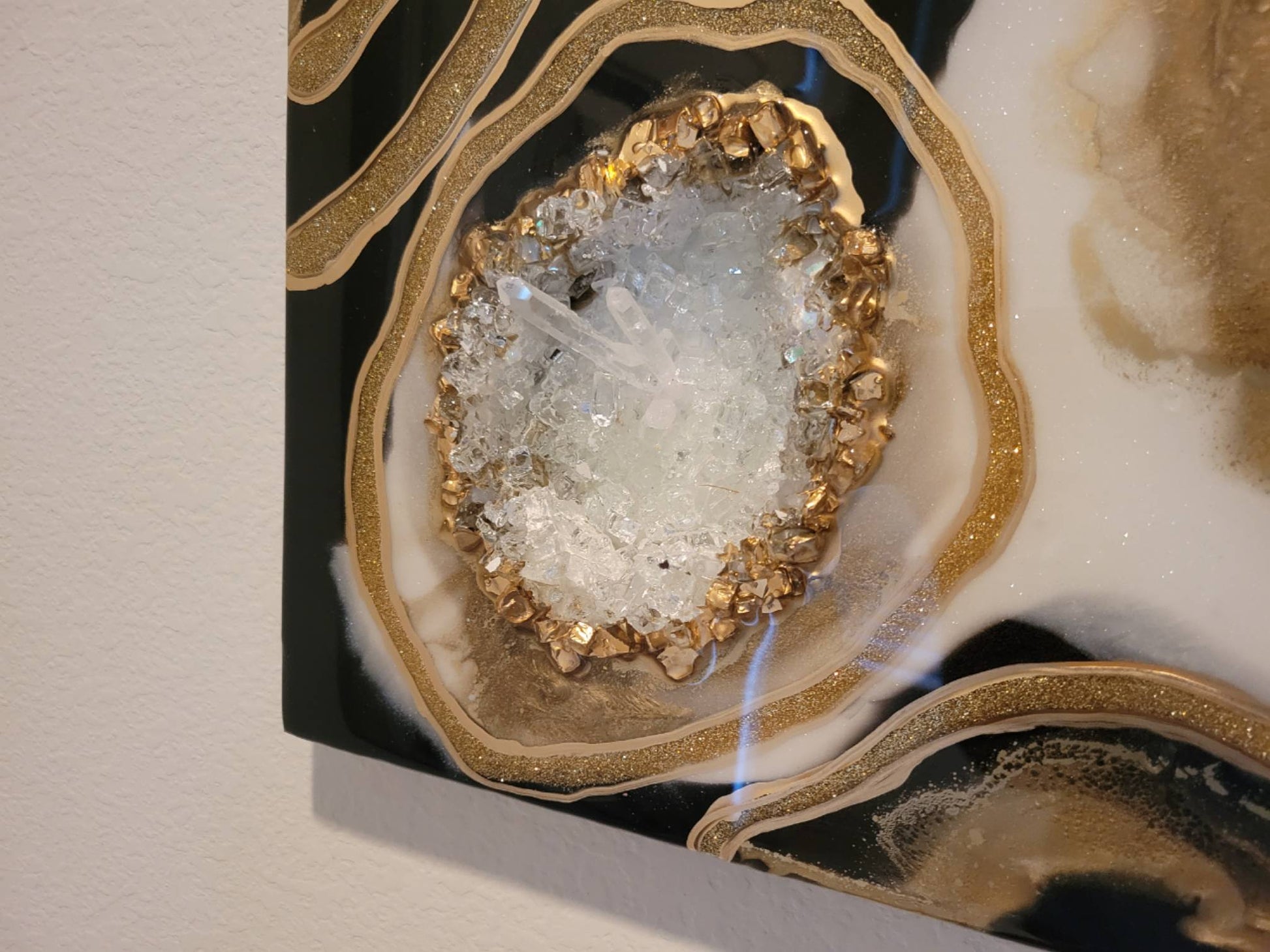 3 quartz points 3D section of resin geode painting